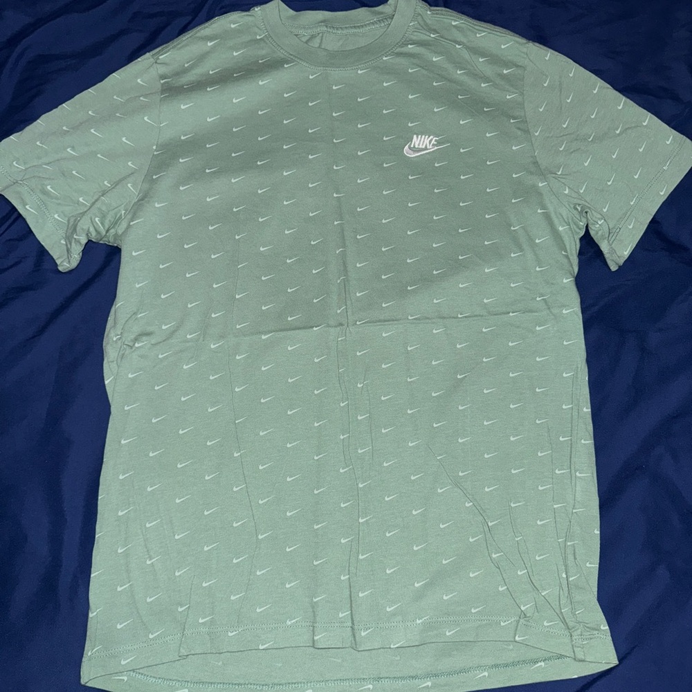 Nike tee